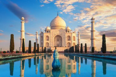 Ünlü Taj Mahal gün batımı manzarası, Agra, Uttar Pradesh, Hindistan .