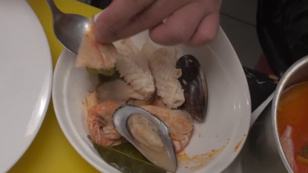 Putting Lime Sushi Decoration Daikon Lemon Slices Leaves Cut Fish — Stock Video