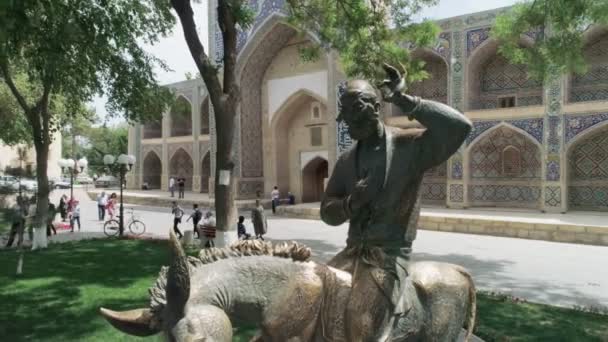 Estatua Nasruddin Effendi Del Conjunto Arquitectónico Lyab Hauz Bujará Filmado — Vídeos de Stock