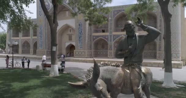 Estatua Nasruddin Effendi Del Conjunto Arquitectónico Lyab Hauz Bujará Filmado — Vídeos de Stock
