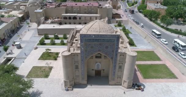 Lidé Vstupují Khanaka Nadir Divan Beghi Lyab Hauz Architektonického Souboru — Stock video