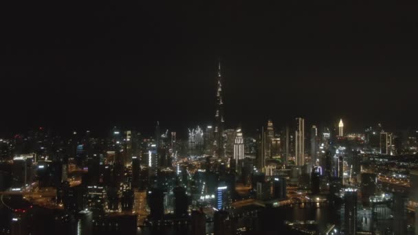 Drönare Flygning Över Natten Staden Dubai Till Tornet Burj Khalifa — Stockvideo