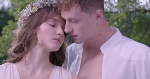 Young Girl Wreath Her Head Her Man White Clothes Hug — Wideo stockowe