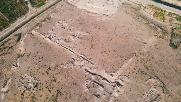 无人驾驶飞机飞越沙漠中的考古遗址 空中景观 — 图库视频影像