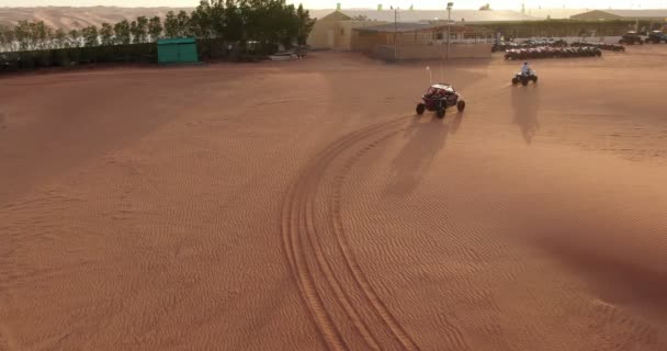 Drone Flies Atvs Training Desert Sands Uae Aerial View — Stock Video