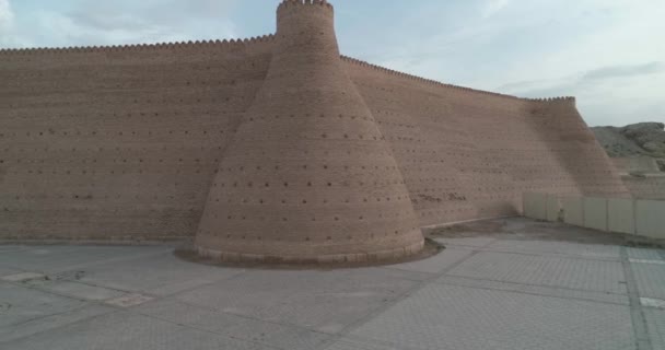 Drone Vlucht Langs Oude Oude Muren Van Ark Fort Bukhara — Stockvideo