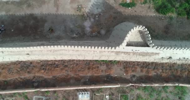 Een Drone Vliegt Een Oude Ommuurde Vesting Bukhara Buurt Van — Stockvideo