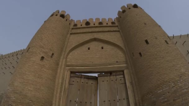 Širokoúhlý Pohled Talipachovu Bránu Starobylé Hradby Bukharě Uzbekistán Zpomalený Pohyb — Stock video
