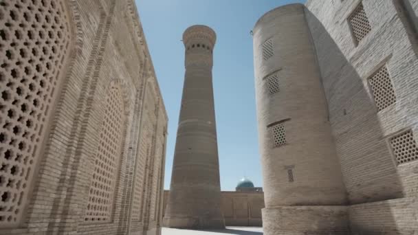 Widok Starożytny Minaret Słoneczny Dzień Uzbekistan — Wideo stockowe