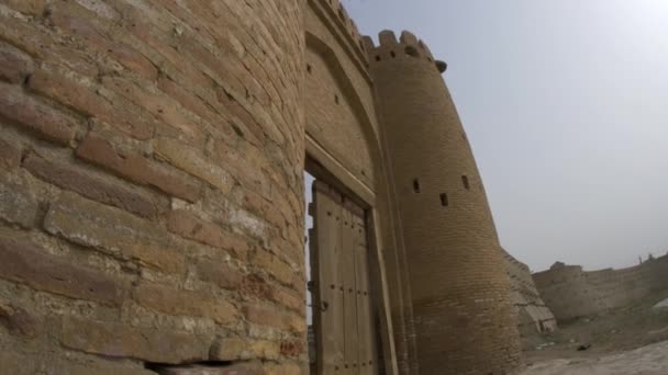 Buhara Daki Antik Kale Duvarındaki Talipach Kapısının Geniş Açılı Görüntüsü — Stok video
