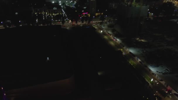 Latanie Dronem Nocą Nad Kawiarnią Świeżym Powietrzu Parku Rozrywki Antena — Wideo stockowe
