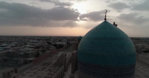 Drone Vola Intorno Famoso Complesso Memoriale Mir Madressa Arabo Bukhara — Video Stock