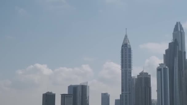 Panorama Över Dubai Skyskrapor Stranden Havsviken Långsamma Rörelser — Stockvideo