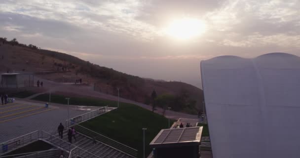 Dron Robi Zdjęcia Stacji Kolejki Linowej Tle Zachodzącego Słońca Widok — Wideo stockowe
