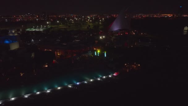 Dron Vuela Piscina Una Discoteca Junto Mar Durante Una Fiesta — Vídeos de Stock