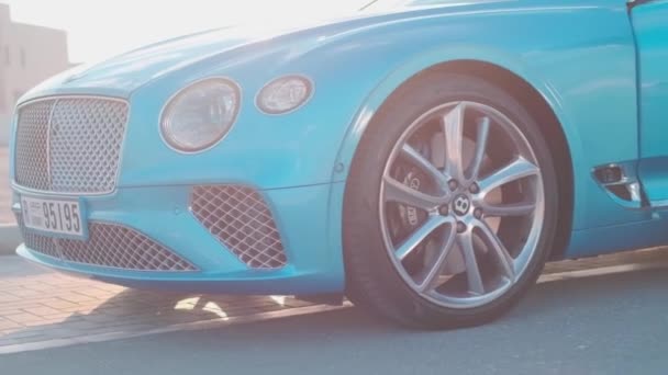 Egy Kék Drága Prémium Autó Külseje Lassú Mozgás — Stock videók