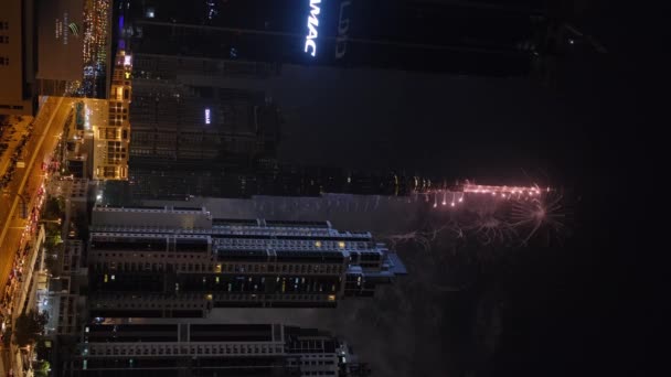 Tournage Vertical Gratte Ciel Dubaï Pendant Les Feux Artifice Nouvel — Video