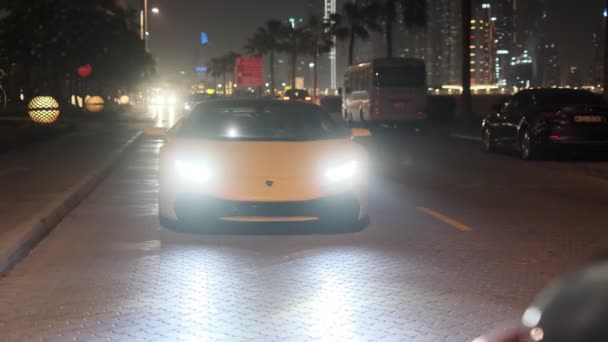 Dubai Emirados Árabes Unidos 2023 Sports Premium Yellow Car Night — Vídeo de Stock