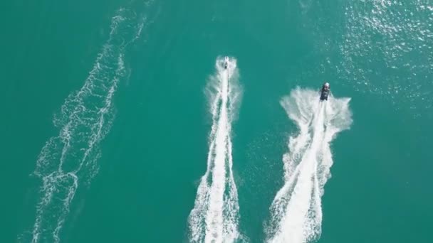 Дубай Оае 2023 Безпілотник Літає Над Людьми Катаючись Реактивних Лижах — стокове відео