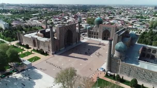 Panorama Del Dron Del Complejo Registan Día Soleado Samarcanda Uzbekistán — Vídeos de Stock