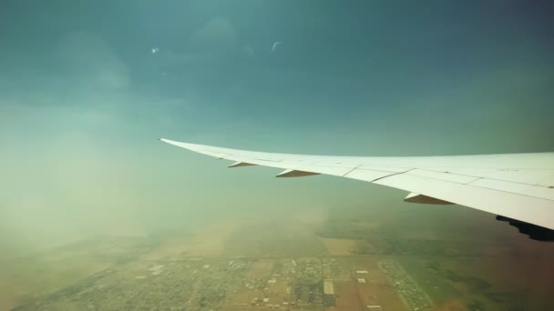 Video Plane Its Wing Land Dubai Dust Storm Horizon Aerial — Stock Video