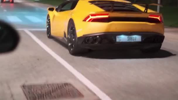 Dubai Uae 2023 Sports Premium Yellow Car Night Street Dubai — Stock Video
