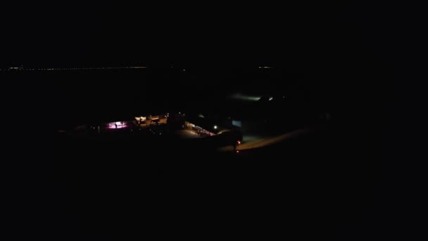Дрон Снимает Танцовщицу Огнём Ночью Арабском Ковре Вид Воздуха — стоковое видео
