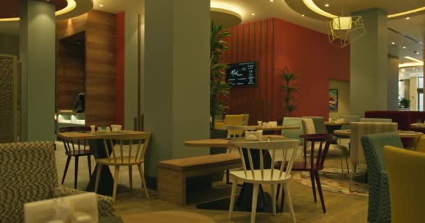 客がいない居心地の良いカフェのパノラマ スローモーション — ストック動画