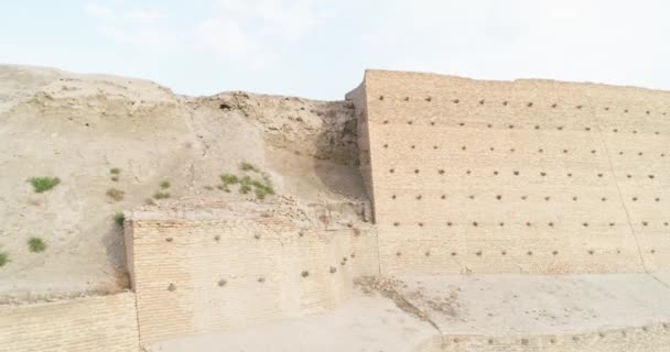 Buhara Daki Ark Kalesinin Eski Duvarları Boyunca Insansız Hava Aracı — Stok video