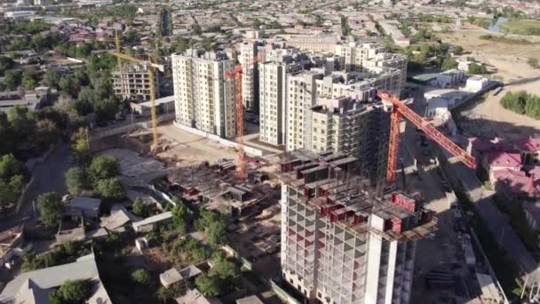 Dron Vuela Sobre Edificios Residenciales Apartamentos Construcción Vista Aérea — Vídeos de Stock