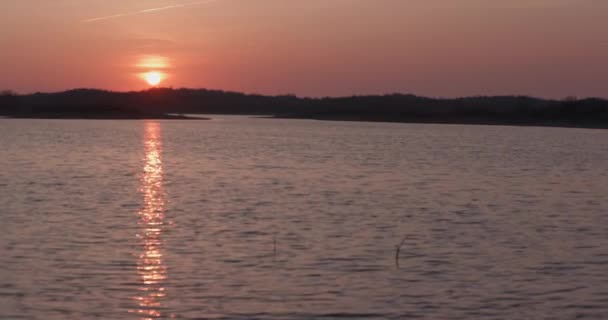 Спокойное Озеро Спокойную Погоду Закате Real Time — стоковое видео