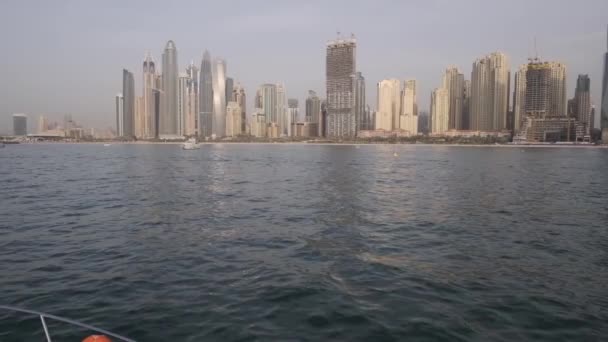 Θέα Από Ένα Ιδιωτικό Γιοτ Στους Ουρανοξύστες Του Ντουμπάι Στην — Αρχείο Βίντεο
