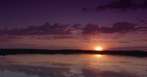 Nascer Sol Manhã Nublado Sobre Lago Calmo Tempo Calmo Movimento — Vídeo de Stock