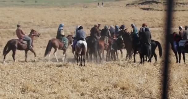 Group Men Horseback Playing Asian Game Wineskin Autumn Hills Slow — Stock Video