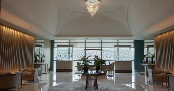 Een Enorme Lobby Van Een Duur Luxe Hotel Langzame Beweging — Stockvideo