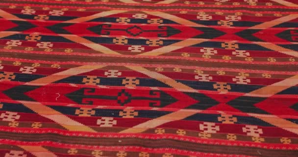 Zbliżenie Ozdoby Wzorów Dywanów Samarkandy Uzbekistan Wykonane Według Technologii Klasycznej — Wideo stockowe