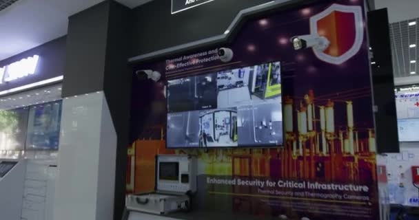 Cabine Exibição Eletrônica Salão Exposições Panorama Câmera Lenta — Vídeo de Stock