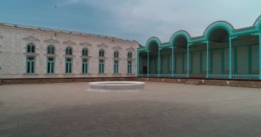 Sitorai Mohi-Hosa Sarayı 'nın avlusunun panoraması. Buhara Emiri 'nin kır evi..