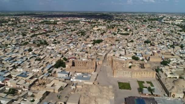 Drone Voa Sobre Complexo Arquitetônico Poi Kalon Antigo Bukhara Uzbequistão — Vídeo de Stock