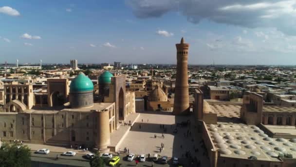 Özbekistan Eski Buhara Kentindeki Poi Kalon Mimari Kompleksinin Kapısındaki Bir — Stok video