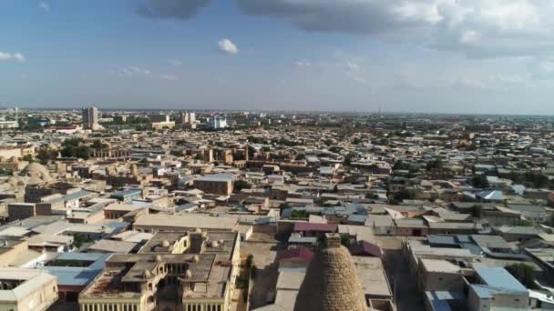 Беспилотник Пролетает Вдоль Минарета Архитектурного Комплекса Пой Калон Старом Бухаре — стоковое видео
