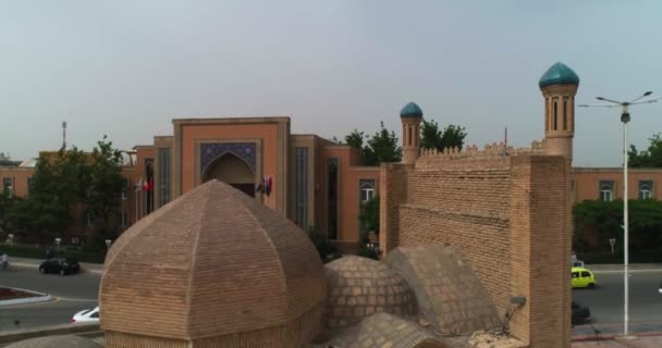 Starożytne Mury Starego Kompleksu Meczetu Magok Attari Bucharze Uzbekistanie Chmurny — Wideo stockowe