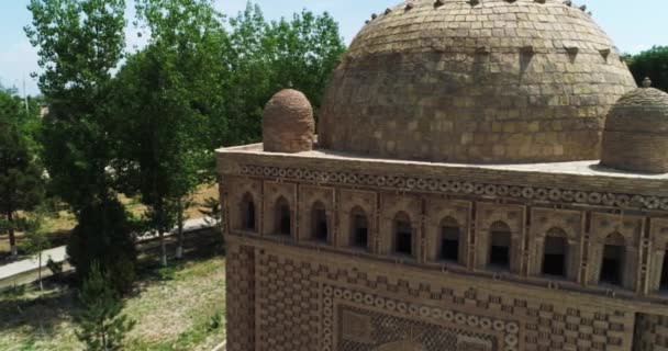 Drone Flies Close Ismoil Somoniy Madrasah Sunny Day Uzbekistan Bukhara — Stock Video