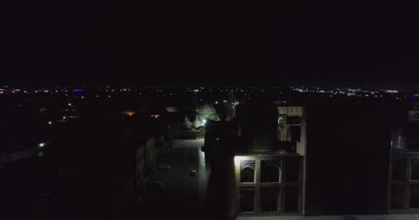 Ночной Полет Беспилотника Над Древним Комплексом Ляб Хауз Бухара Узбекистан — стоковое видео