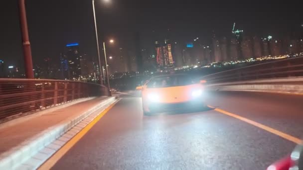Dubaj Sae 2023 Sportovní Prémie Žluté Auto Noční Ulici Dubaji — Stock video