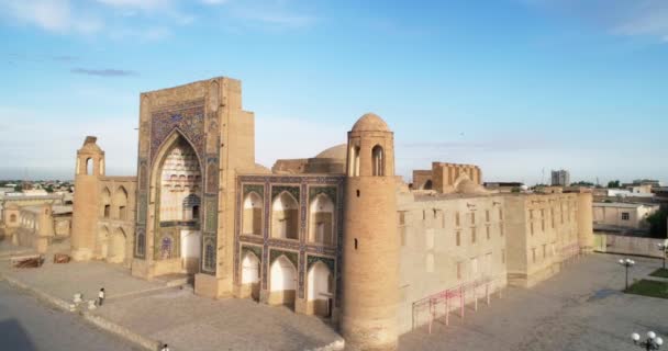 Dron Latający Nad Starożytnym Kompleksem Stary Bukhara Uzbekistan Chmurny Dzień — Wideo stockowe