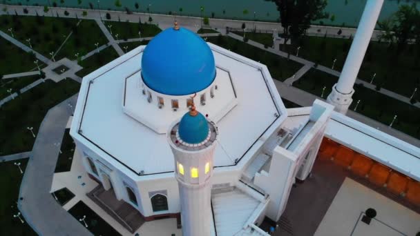Časných Ranních Hodinách Přeletí Nad Krásnou Mešitou Dron Pozadí Úsvitu — Stock video