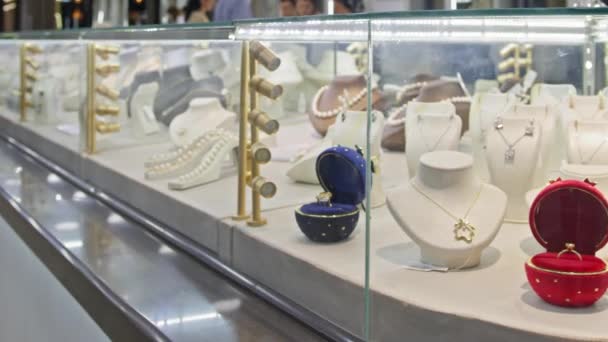 Showroom Une Bijouterie Avec Bijoux Sur Vent Bagues Bracelets Colliers — Video