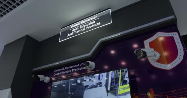 Cabine Exibição Eletrônica Salão Exposições Panorama Câmera Lenta — Vídeo de Stock