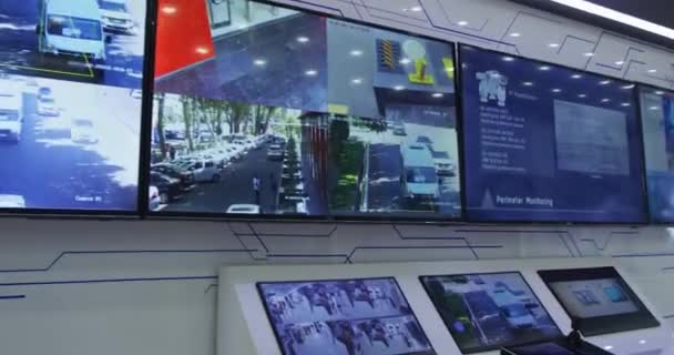 Parede Com Telas Cctv Salão Exposições Panorama Câmera Lenta — Vídeo de Stock